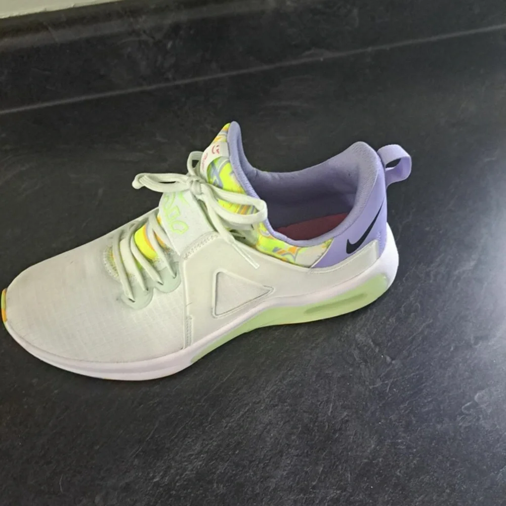 Woman’s Nike Air Max Bella TR5 - Picture 3 of 4